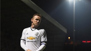 CẬP NHẬT tối 23/09: Rooney kh&#244;ng c&#243; cửa kho&#225;c &#225;o Leicester. &#39;H&#224;ng thải&#39; của Barca ngủ cũng... chấn thương